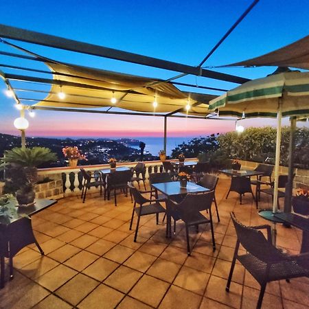 Hotel Ape Regina Casamicciola Terme Bagian luar foto
