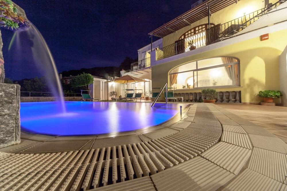 Hotel Ape Regina Casamicciola Terme Bagian luar foto