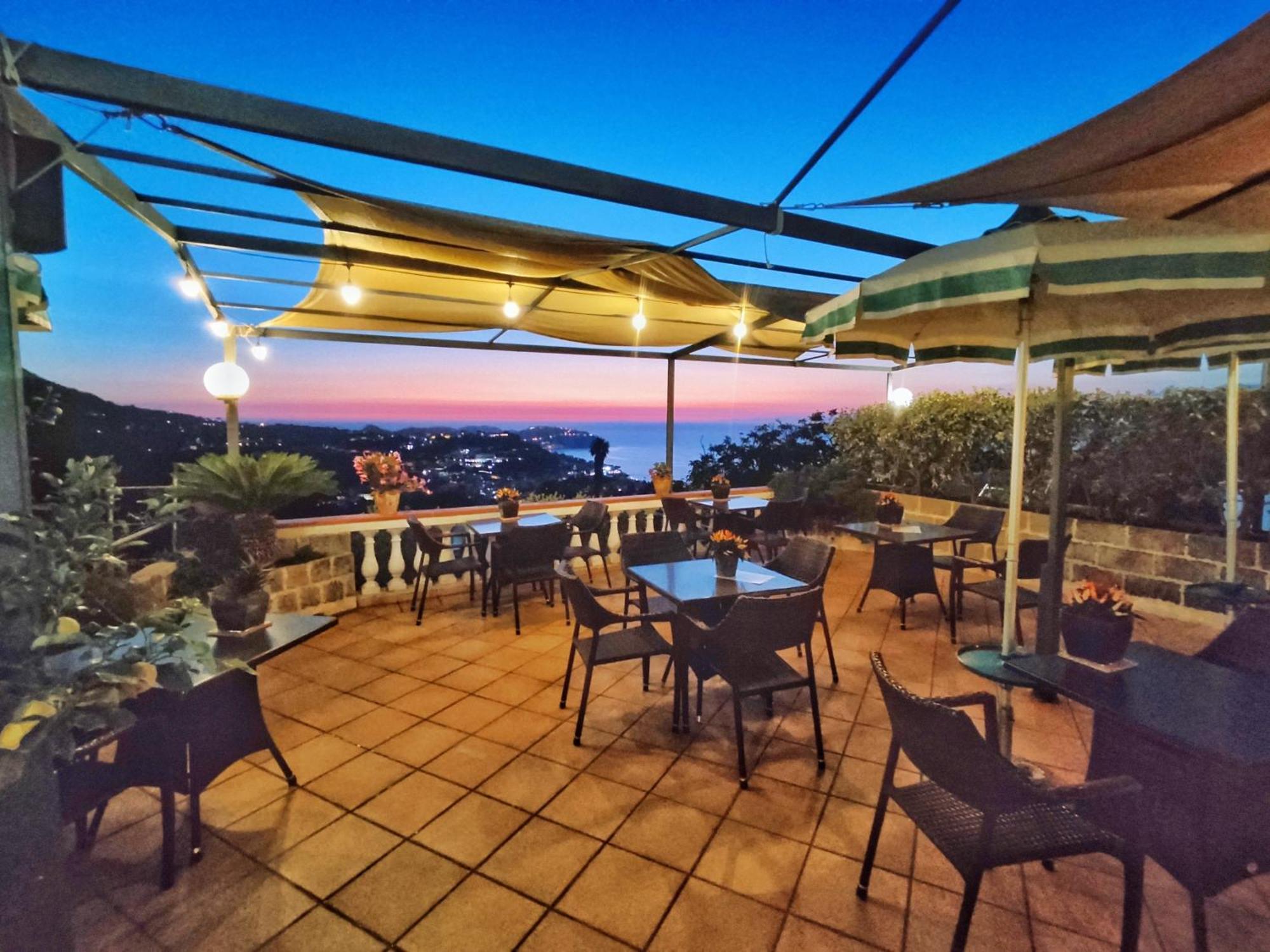 Hotel Ape Regina Casamicciola Terme Bagian luar foto