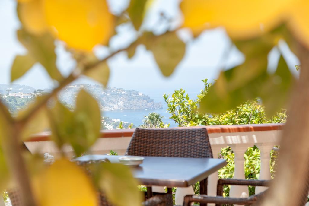 Hotel Ape Regina Casamicciola Terme Bagian luar foto